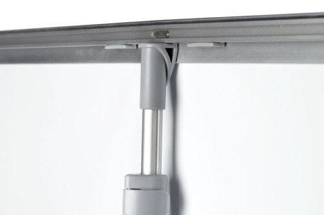 Telineen tukikepin kiinnitys vuodan yläosaan